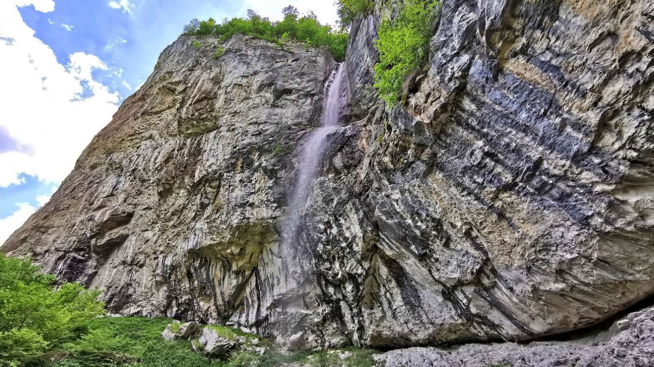 Cascada Vânturătoarea din Munții Cernei