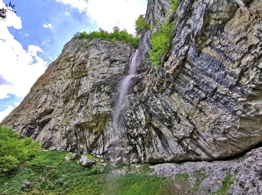 Cascada Vânturătoarea din Munții Cernei