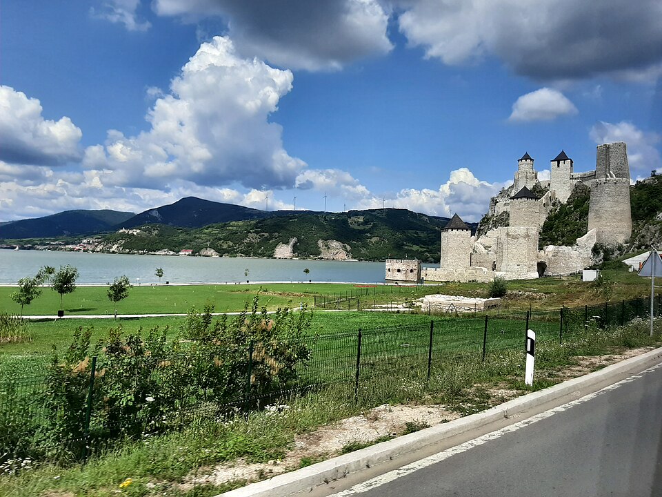 Cetatea Golubac la intrarea în Đerdap