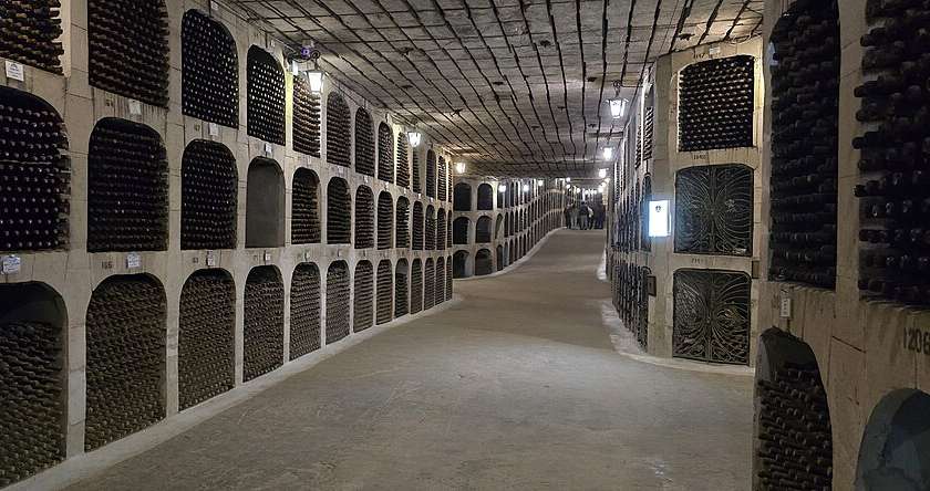 Intrarea în galeriile Mileștii Mici