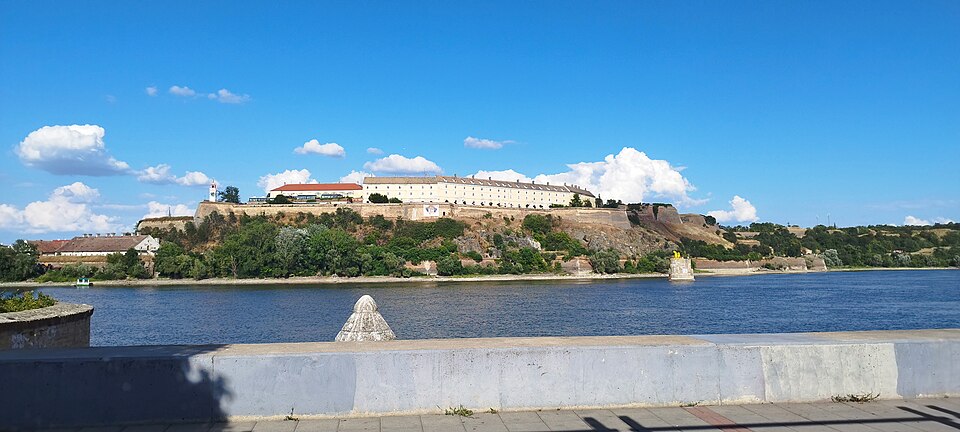 Cetatea Petrovaradin văzută de pe Dunăre