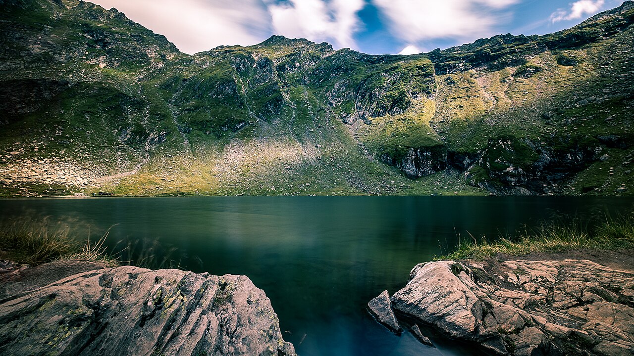 Lacul Bâlea văzut de pe versant