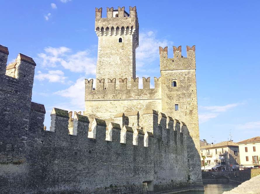 Castello Scaligero din Sirmione pe Lacul Garda