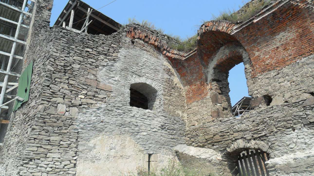 Cetatea Deva văzută de pe deal