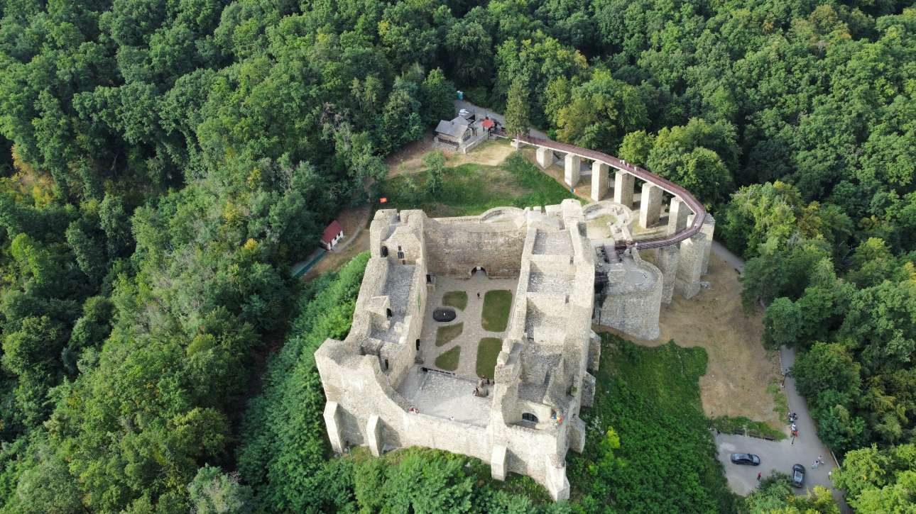 Cetatea Neamț și podul de acces