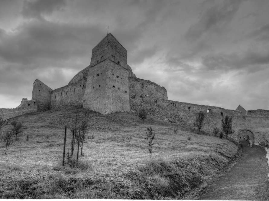 Cetatea Rupea văzută de la bază
