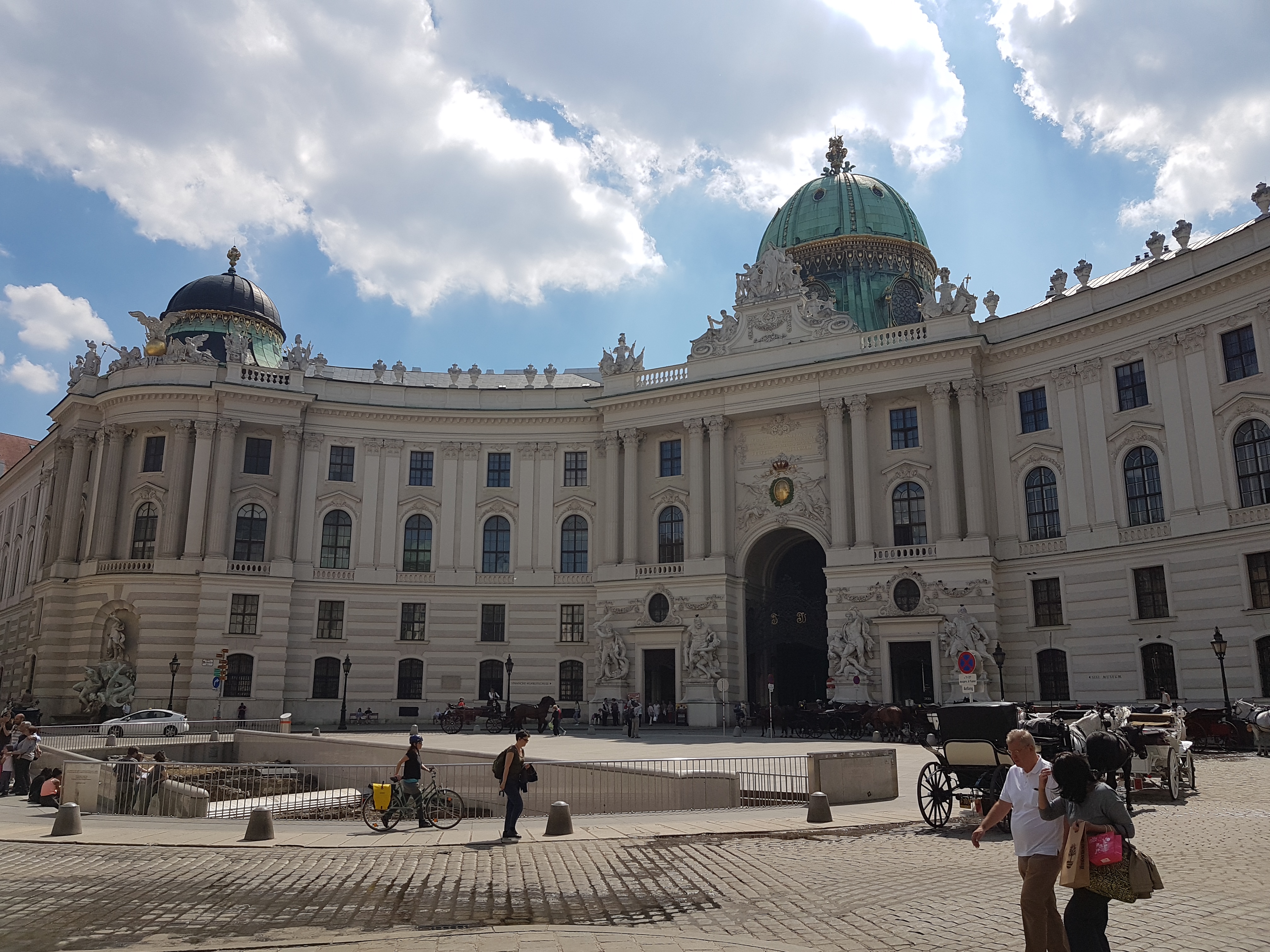 Palatul Hofburg din Viena