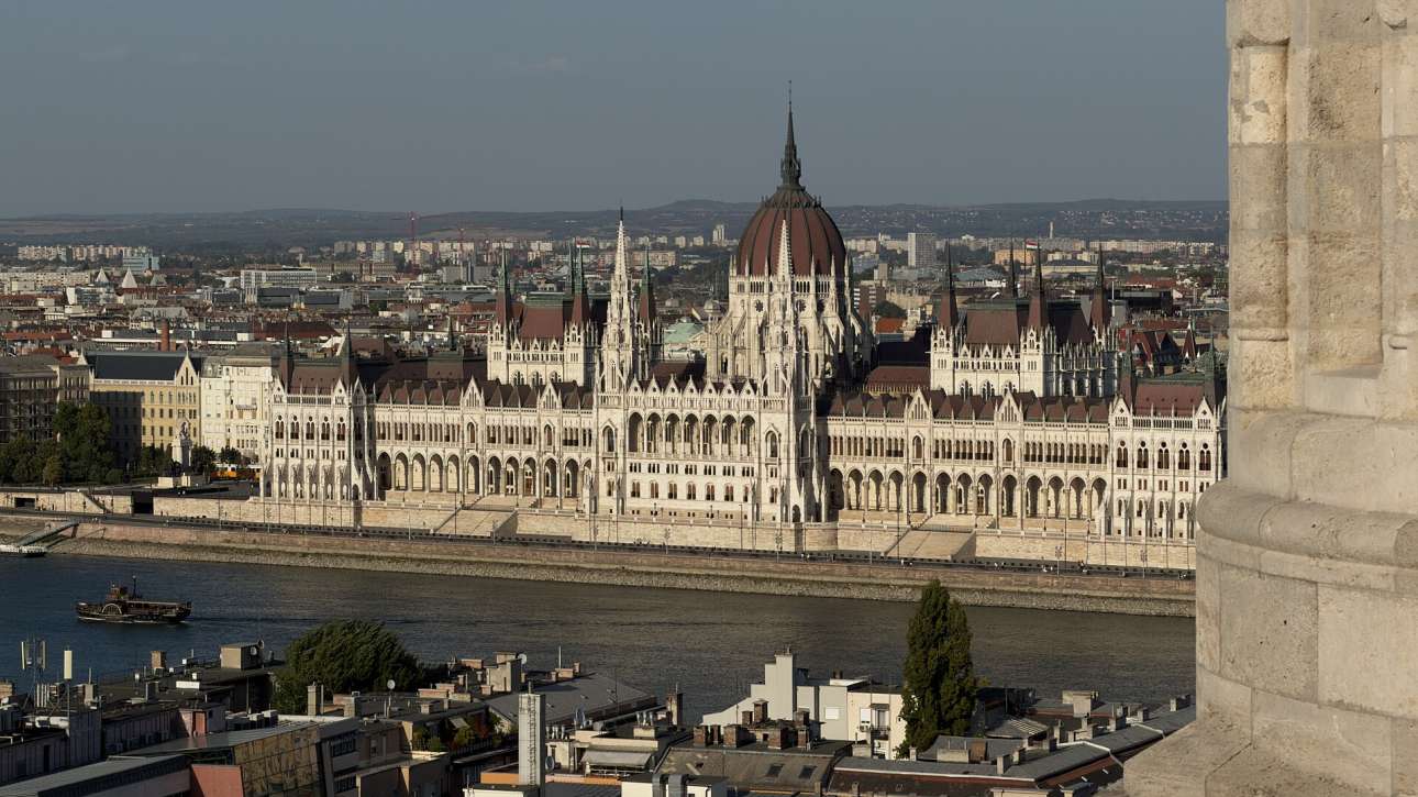 Parlamentul văzut de la Bastionul Pescarilor