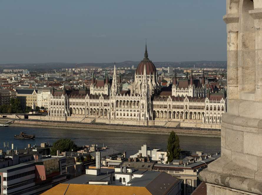 Parlamentul văzut de la Bastionul Pescarilor