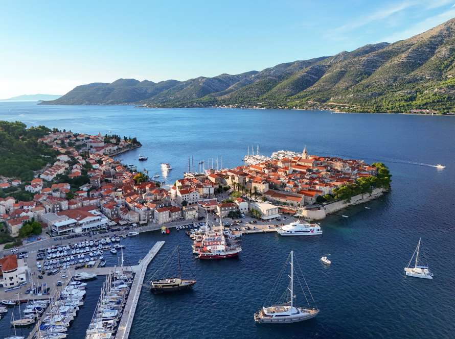 Centrul vechi fortificat al orașului Korčula