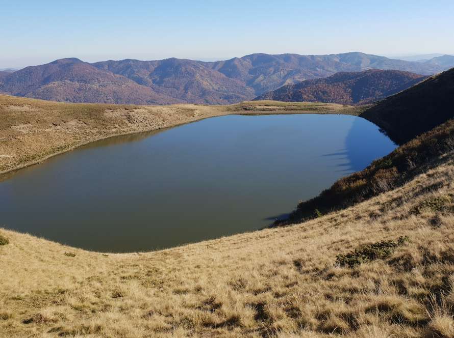 Lacul Vulturilor din Munții Siriu