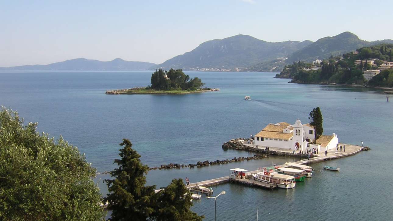 Pontikonisi și peisajul insular din Corfu