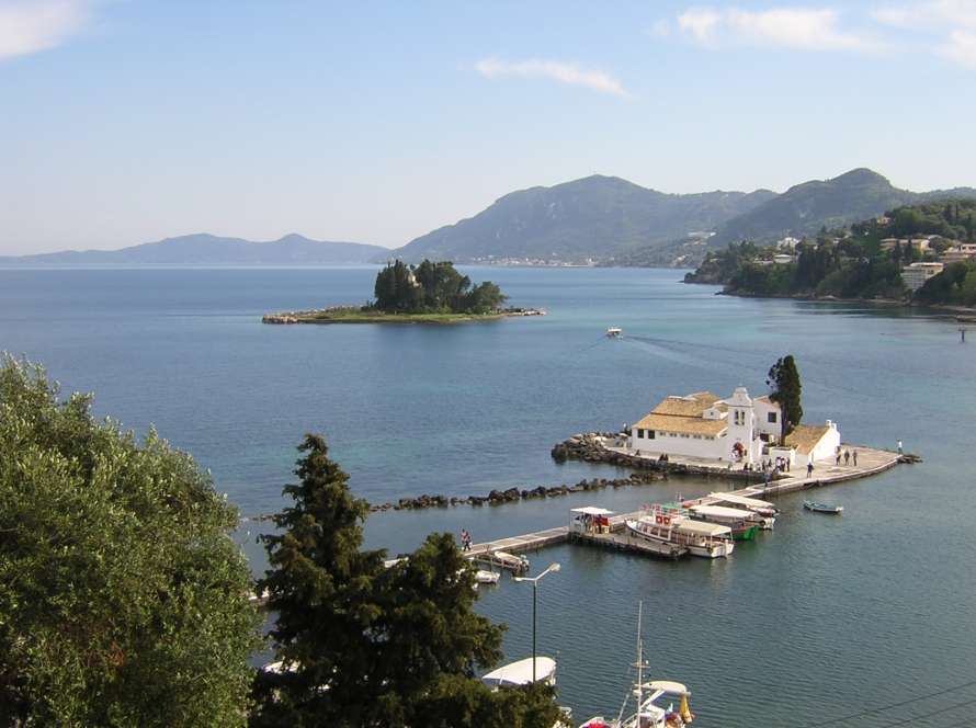 Pontikonisi și peisajul insular din Corfu