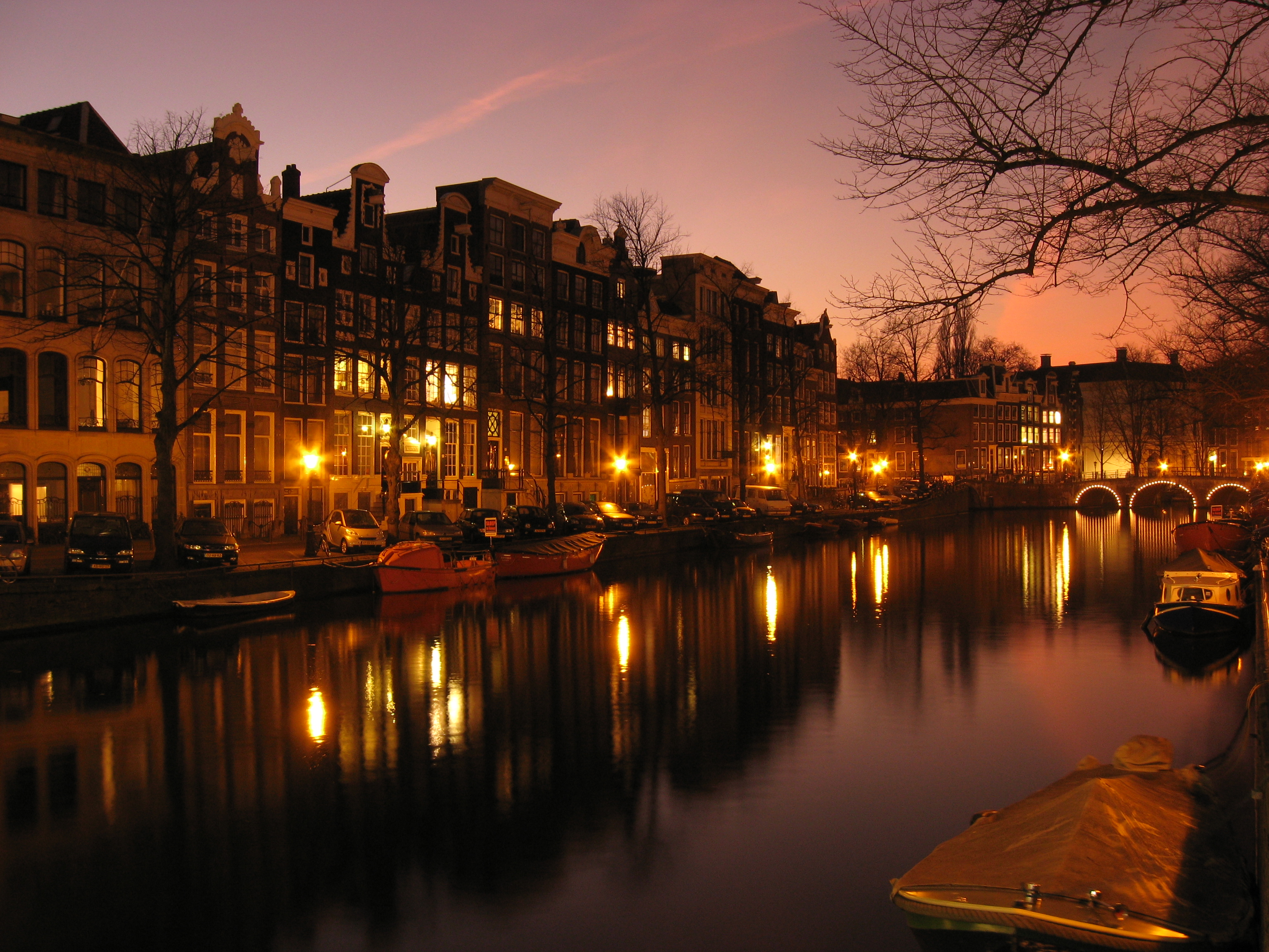 Canalul Prinsengracht din Amsterdam la apus