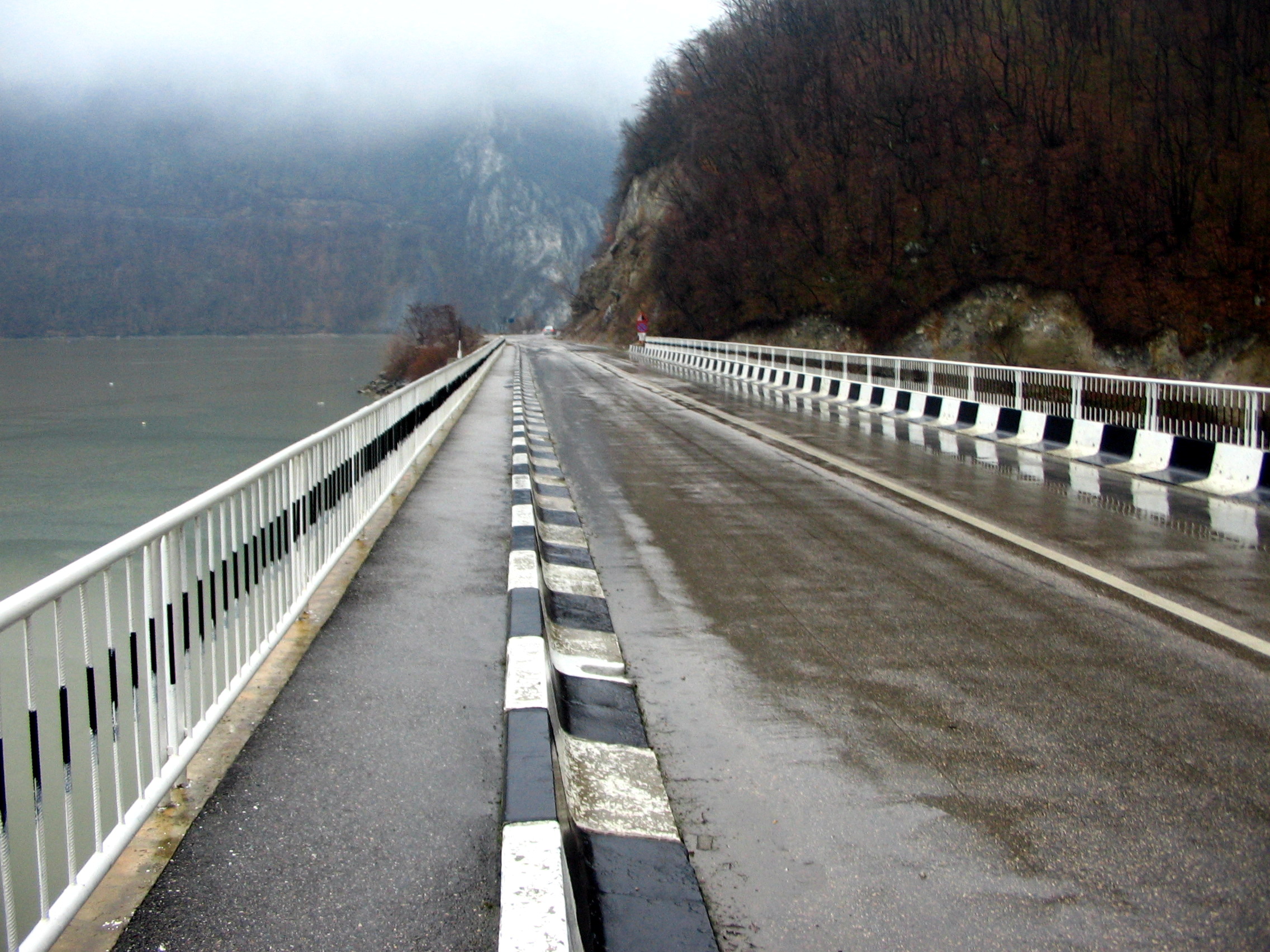 DN57 pe Clisura Dunării în apropiere de Dubova
