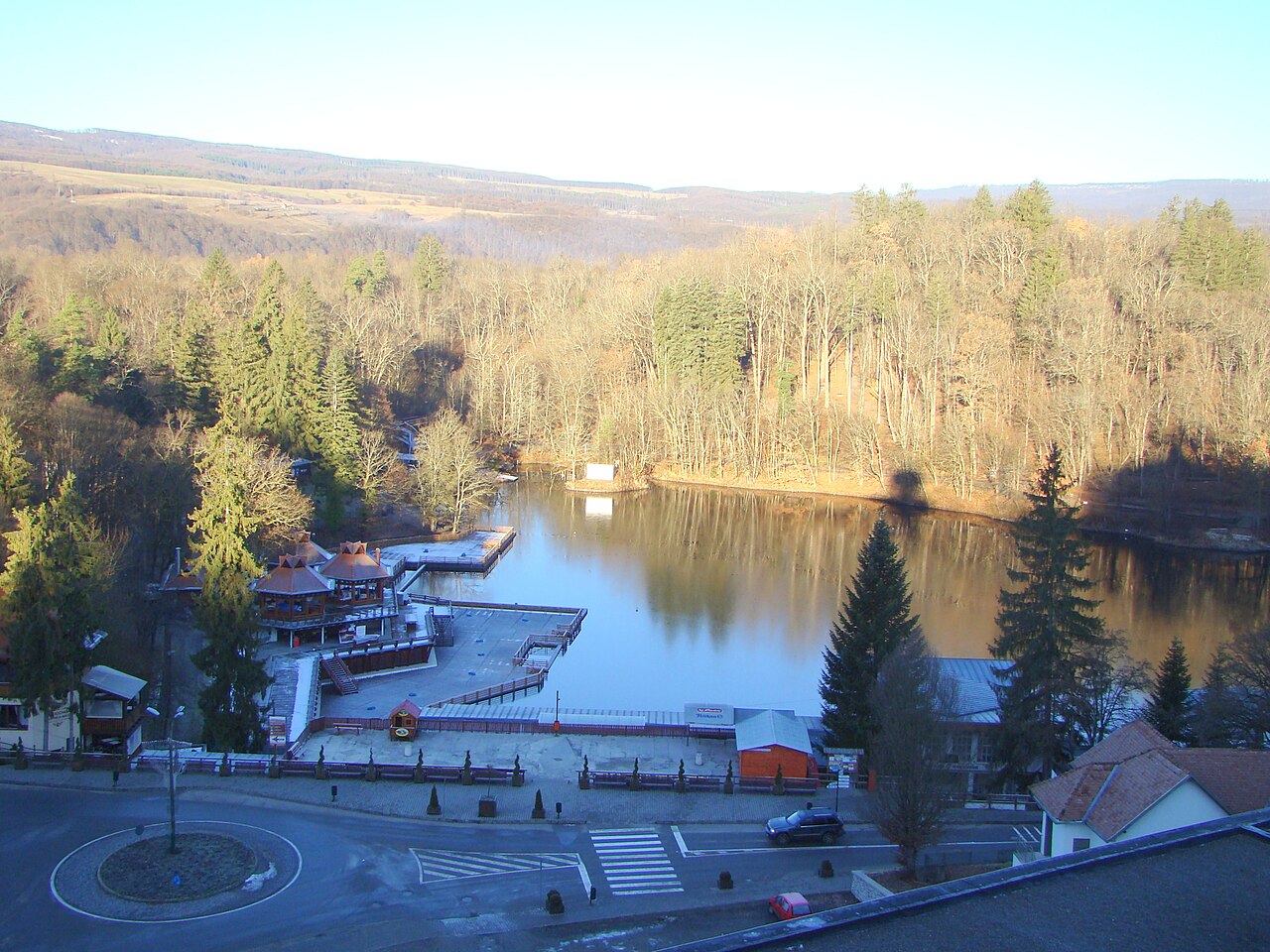 Zona de acces și vegetația de la Lacul Ursu