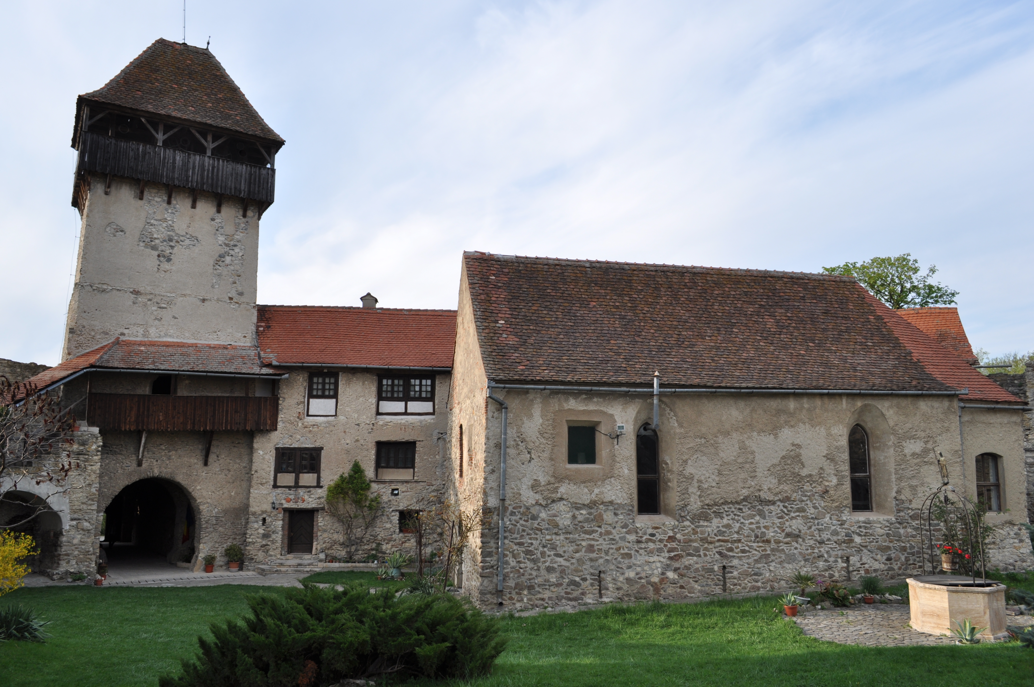 Zidurile fortificate de la Câlnic