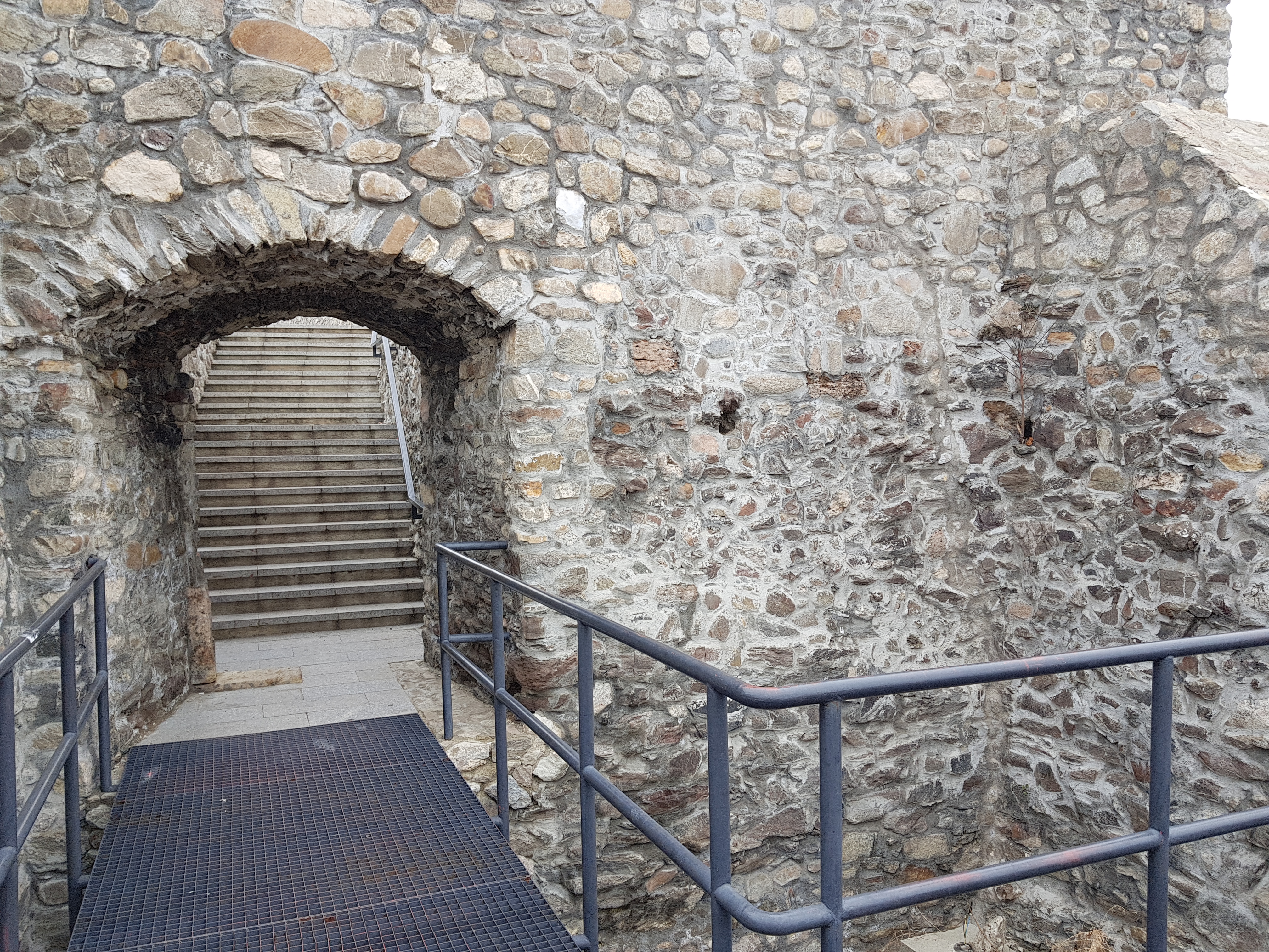 Ziduri medievale la Severin