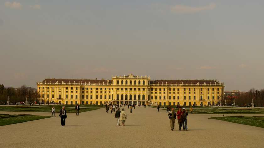 Palatul Schönbrunn din Viena și grădinile sale