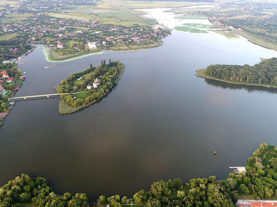 Lacul Snagov și vegetația din aria naturală protejată