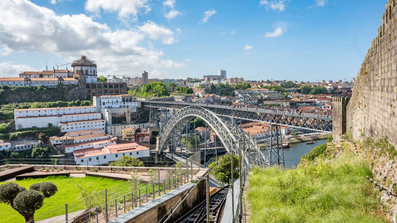 Cartierul Ribeira și Podul Dom Luís I din Porto