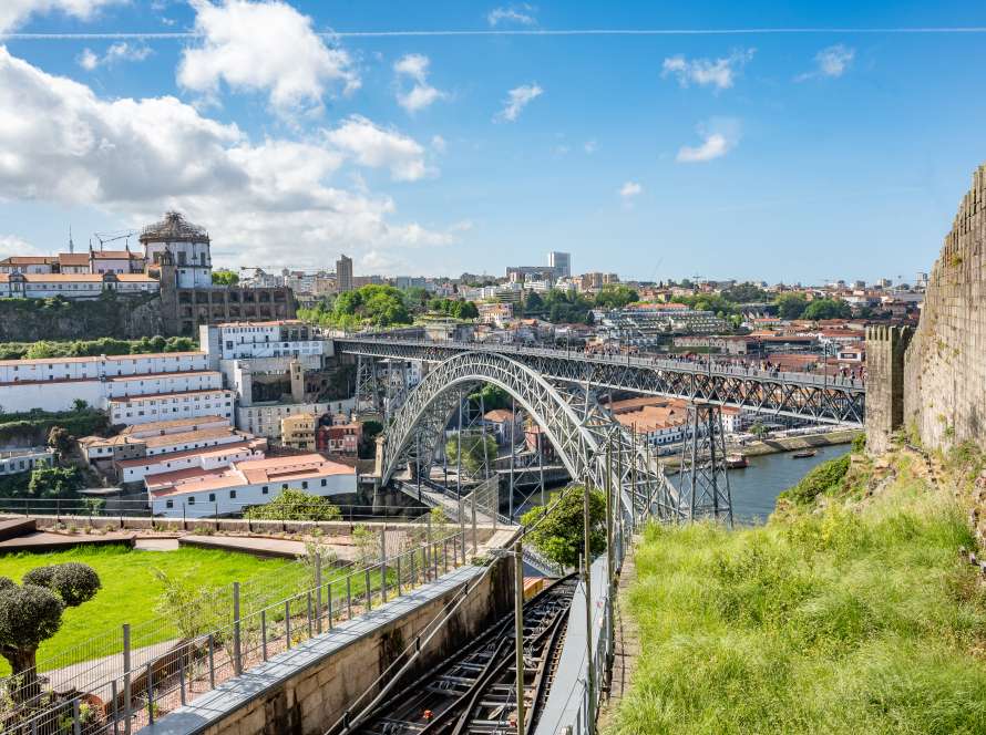 Cartierul Ribeira și Podul Dom Luís I din Porto