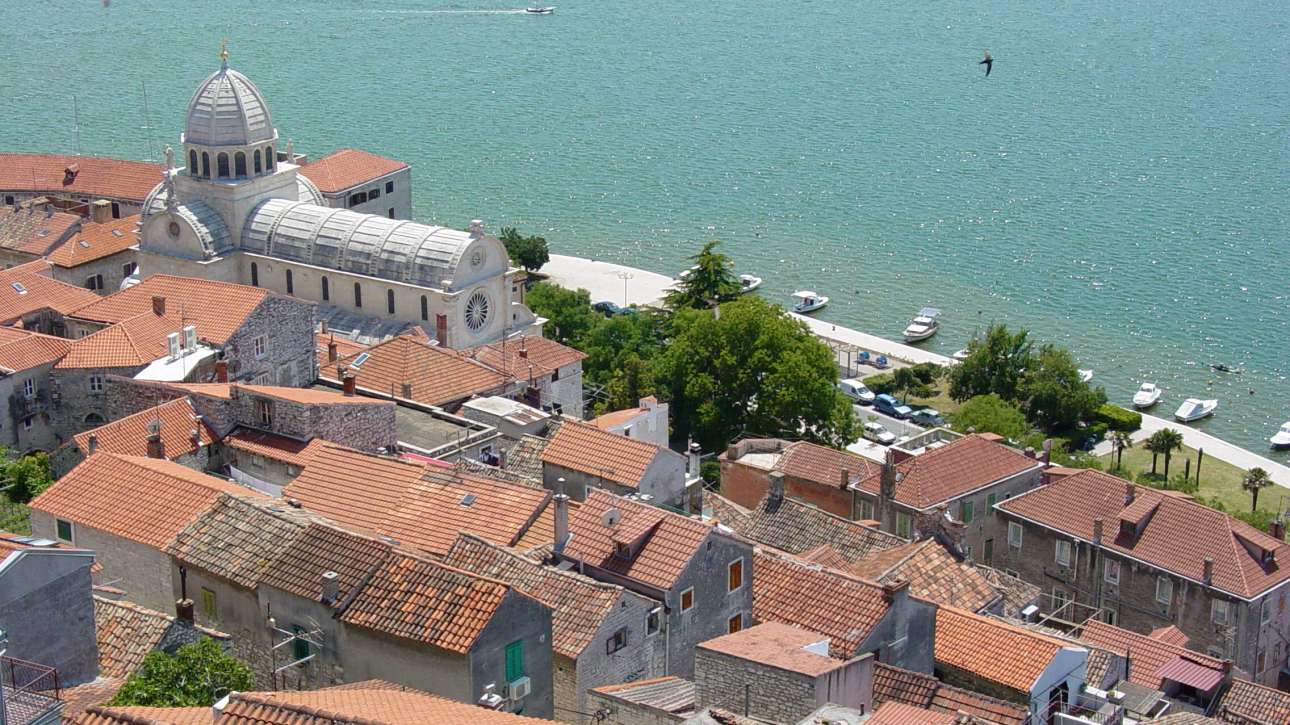 Centrul vechi Šibenik văzut de la fortăreață